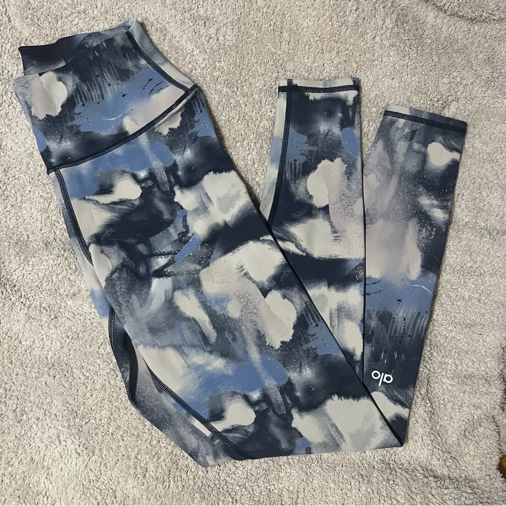 ALO Vapor High Rise Purple & Blue Grafitti Watercolor Leggings, size Small